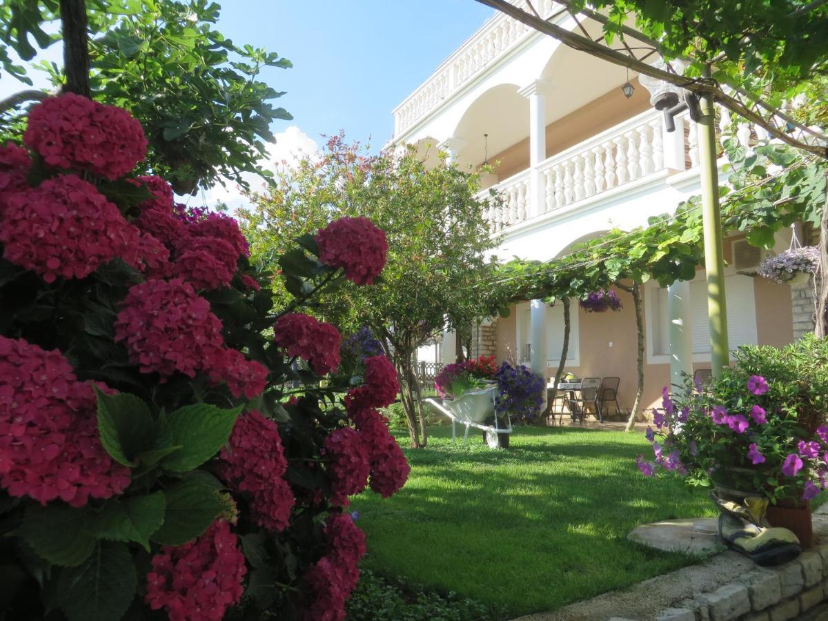 Beach Apartments Roza - The Garden Apartment Biograd Na Moru Extérieur photo